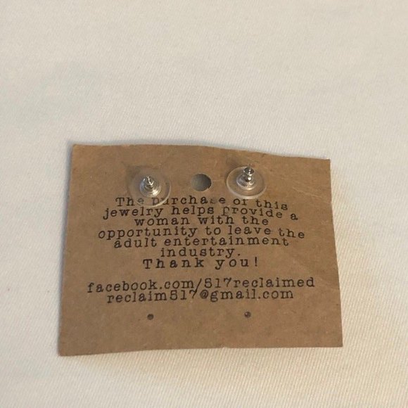 Reclaimed Handmade Beaded Dangle Earrings NOC - Picture 2 of 4